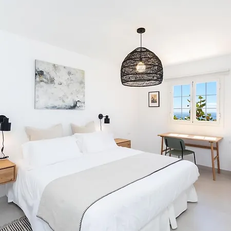 Sunrise On The Ocean Apartment